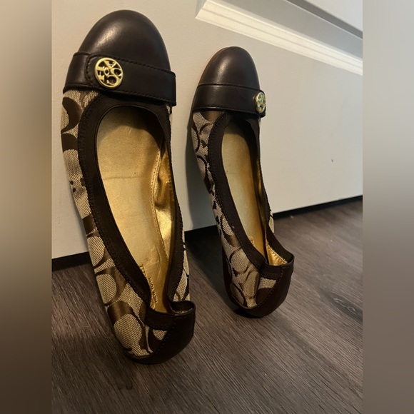 Coach Flats - Picture 2 of 2
